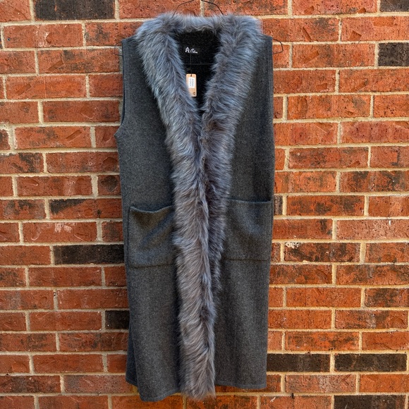 Odiva Long Gray Acrylic Vest with Faux Fur Trim - Picture 4 of 6